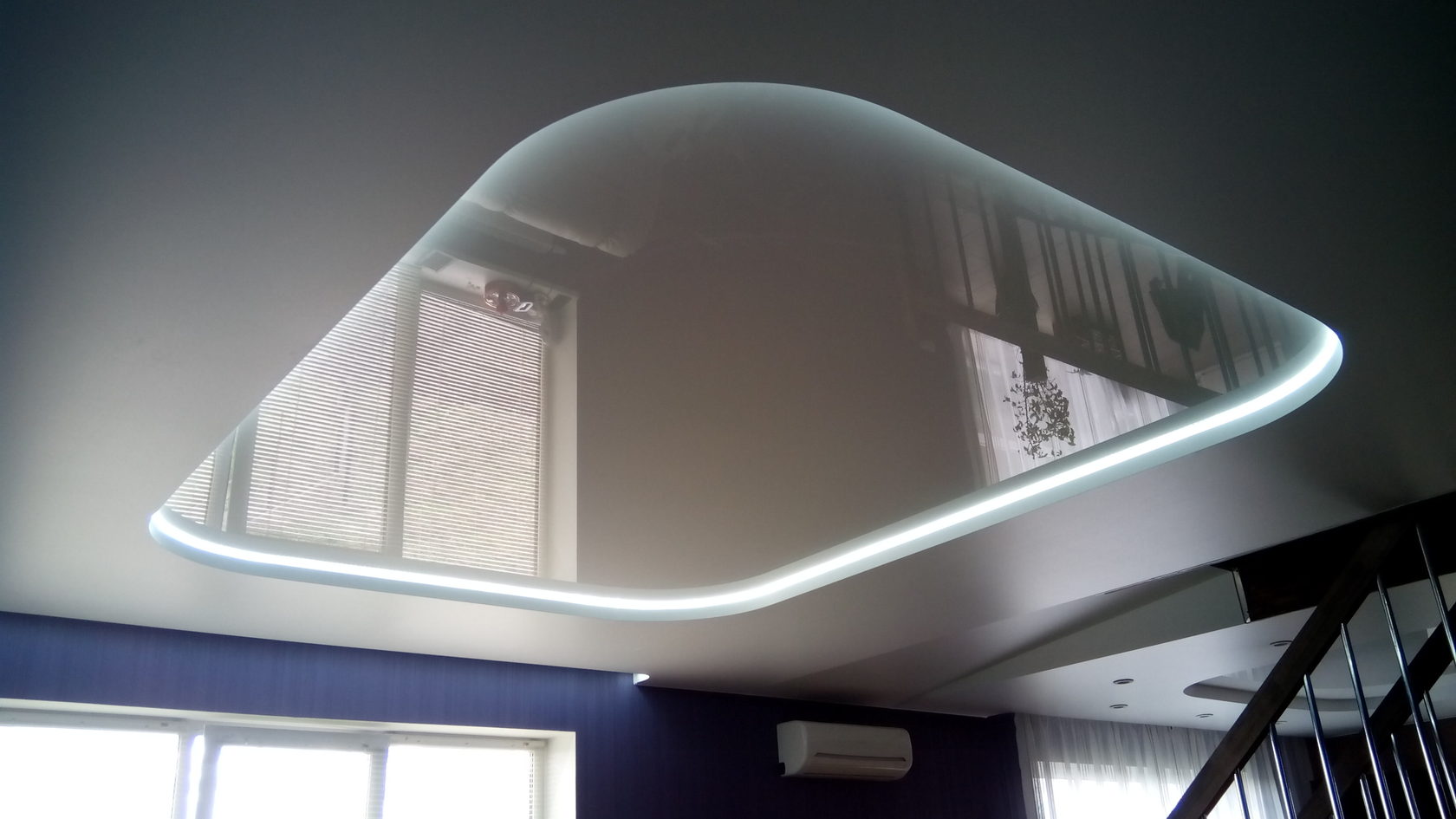 2 Dviejų lygių įtempiamos lubos su LED apšvietimu